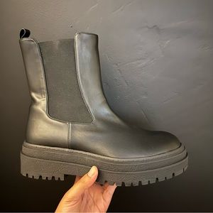 Women’s Black Pull-On Leather Boots Size 13